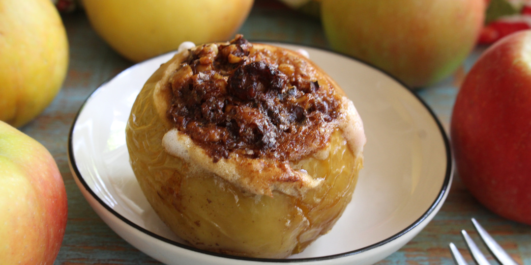 Запеченные яблоки с медом и орехами