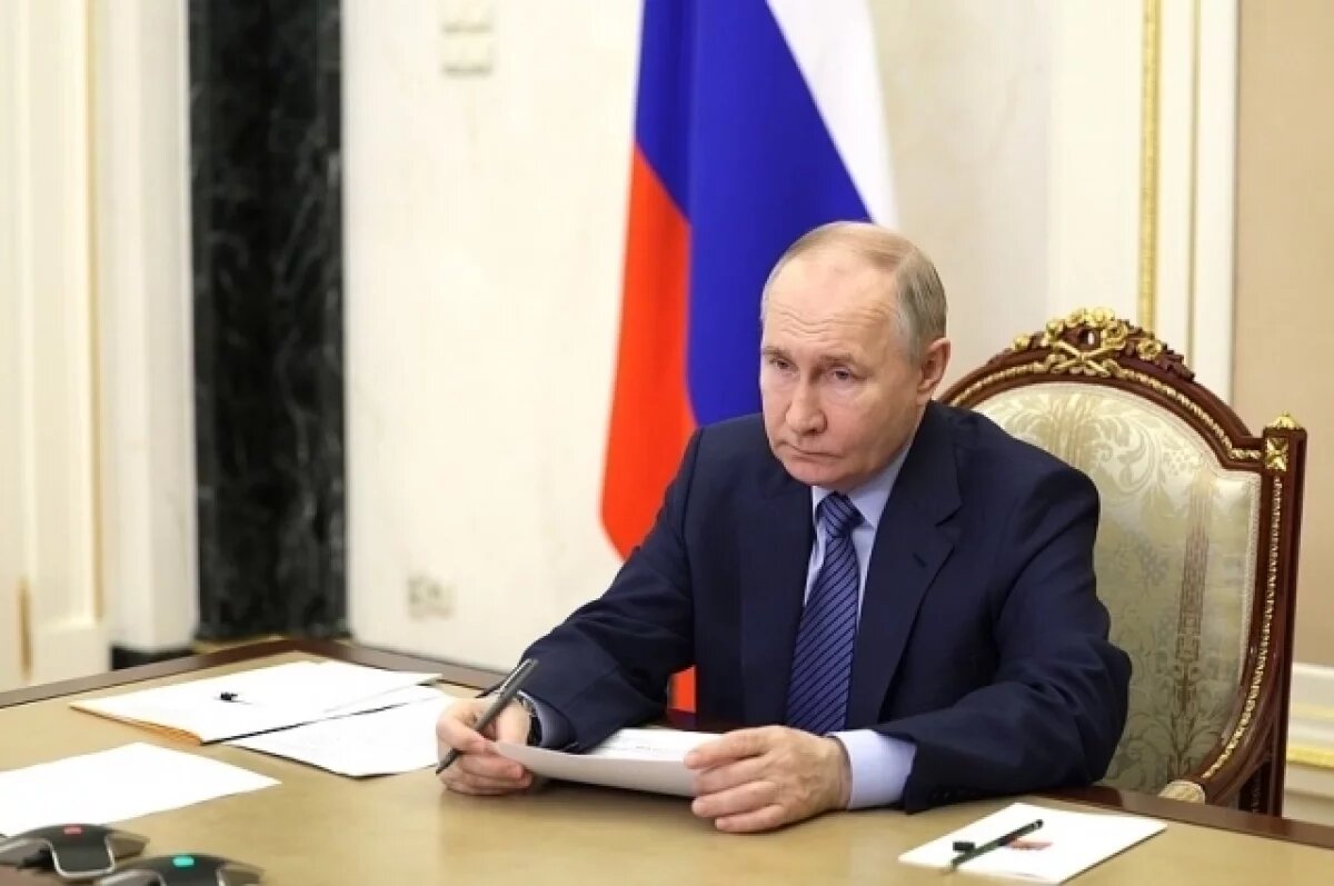    Путин заслушал доклады командиров, действующих у границы с Украиной