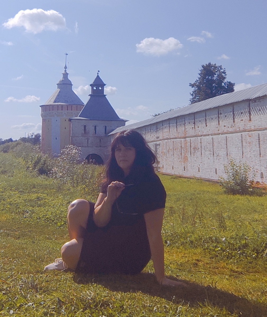 У стен Спасо- Прилуцкого монастыря