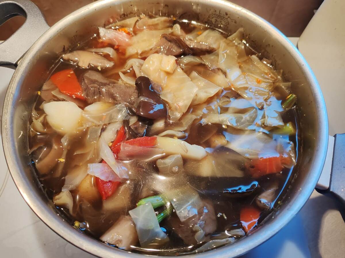 - Осень - грибная пора. Приготовьте щи из свежей капусты со свежими грибами.