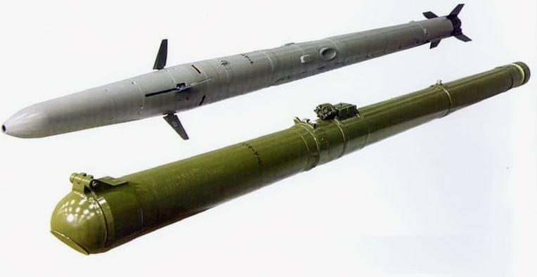 Ракета "Вихрь-1М" летит на 10 км со скоростью 2200 км\ч. На максимальной дальности она настигает цель через 24 секунды и промахов почти не бывает. Фото КБП