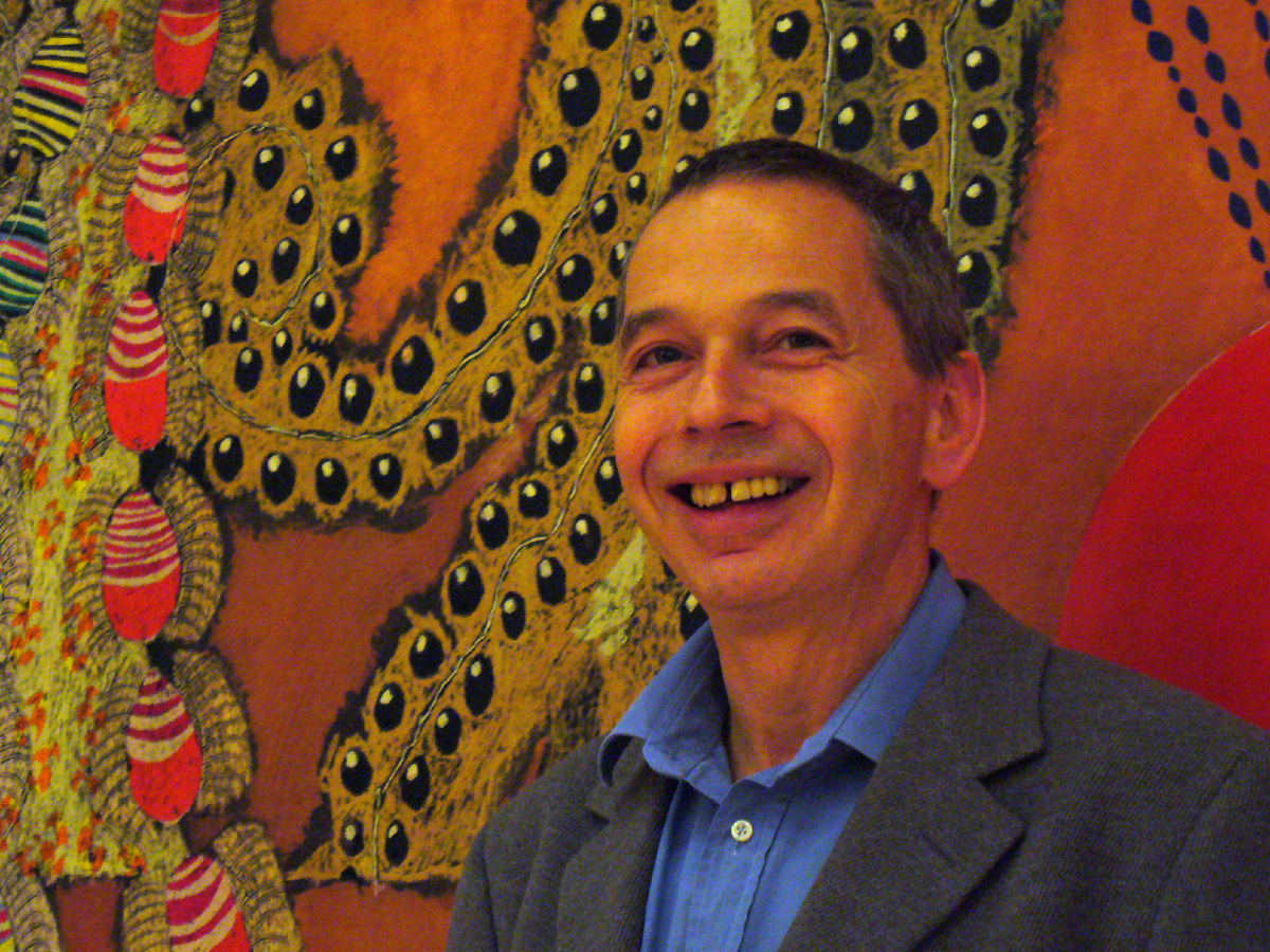 Венгерско-канадский академик и почетный профессор социологии Кентского университета. Он хорошо известен своими работами по социологии страха, образованию, культуре терапии, социологии знаний и тому, что он называет "параноидальным воспитанием".