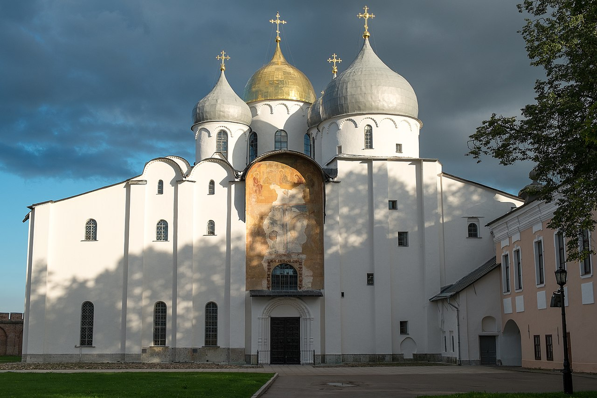 Софийский собор. Фото с сайта https://www.ark-travel.ru/destinations/russia/velikij-novgorod. Взято с Яндекс.Картинки