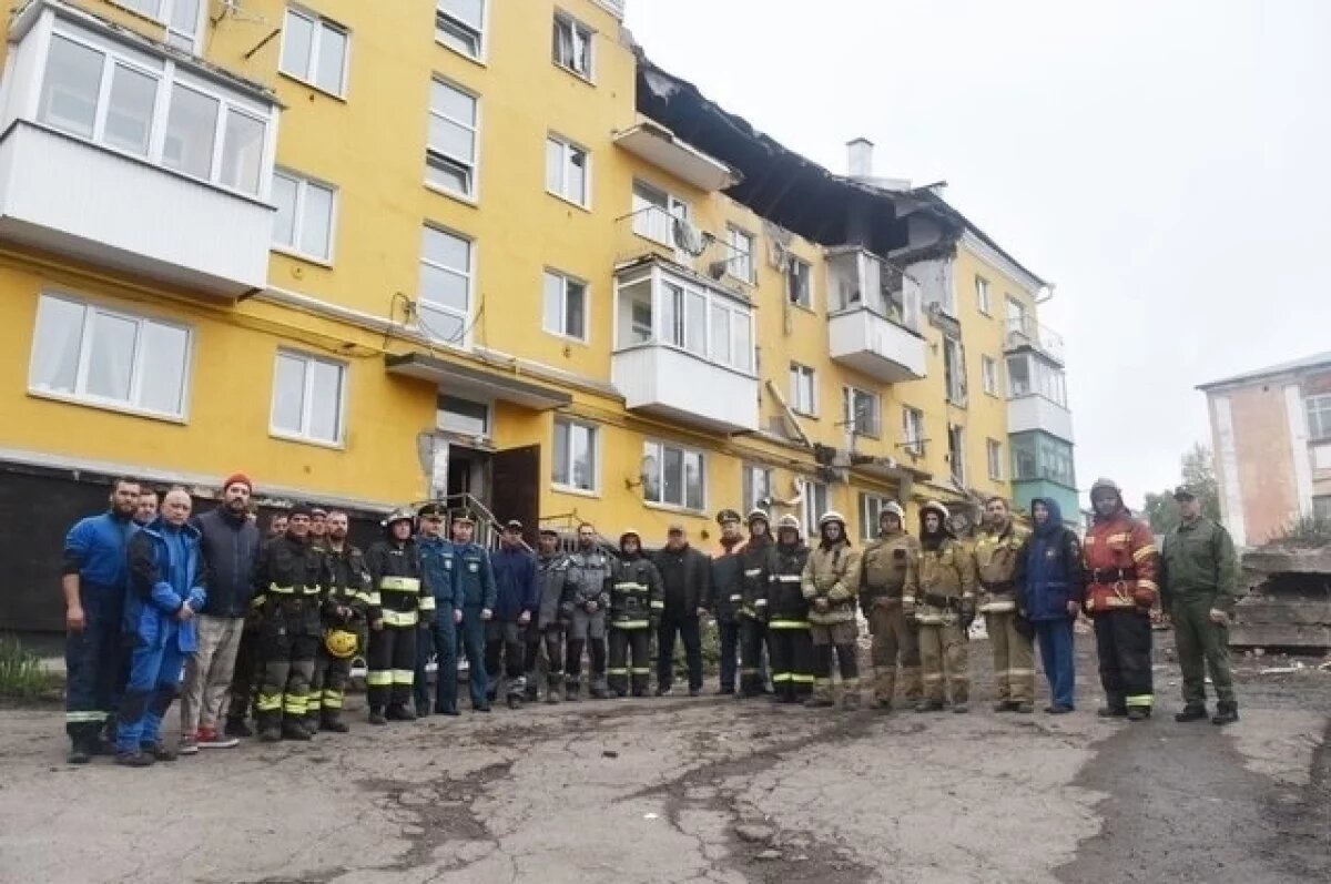    В первую очередь мэр поблагодарил спасателей.