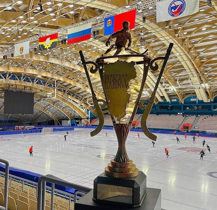     Тот самый кубок. Фото: ХК «Кузбасс»