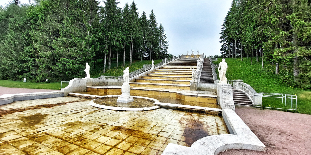 Сколько денег надо туристу в Петергофе (только экскурсии)?