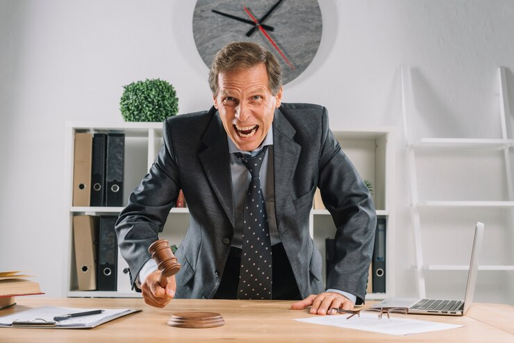 Бегите от таких работодателей! 10 признаков токсичного руководителя и как не стать его жертвой