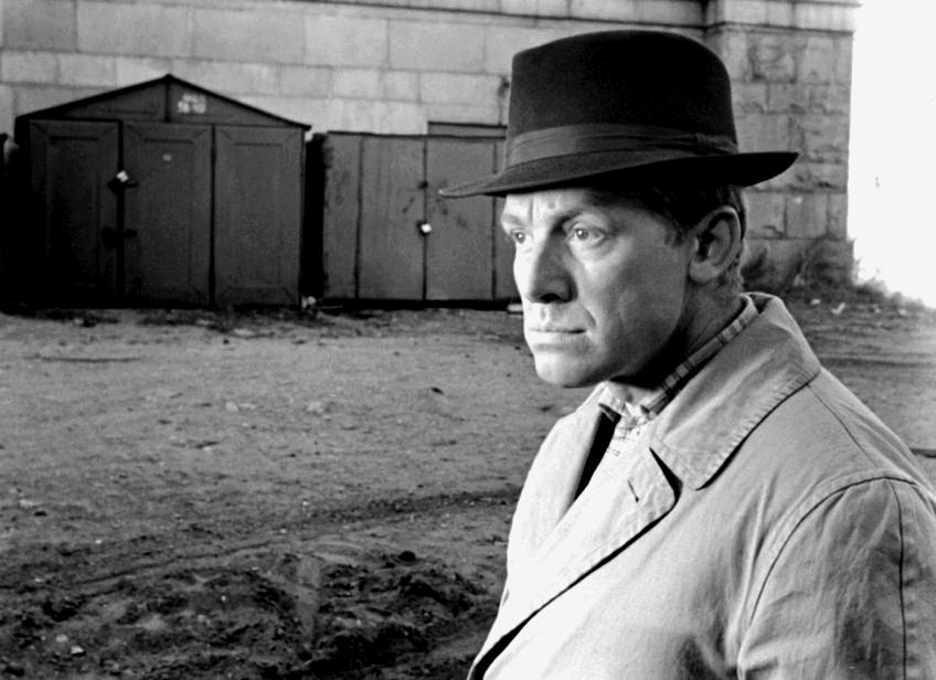 Он на цель устремлен. Проклятый частный собственник будет наказан