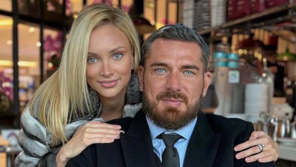  Сентябрь с каждым днем стремительно подбирается к нам. Видимо, многие известные личности решили завершить лето так, чтобы о них трубили все СМИ. Что же произошло за эту неделю в мире шоу-бизнеса?-12