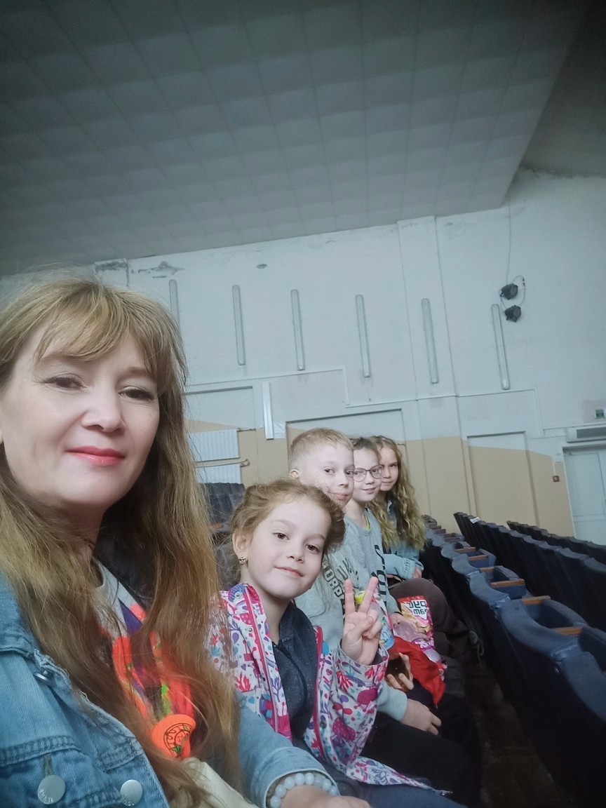 Я и четверо моих детей. Про нашу жизнь. Фото из личного архива 