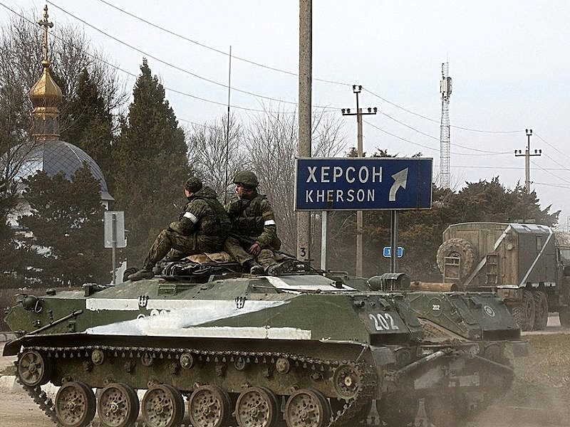 Техника Российской Армии на подходе к Херсону, 2022 год 