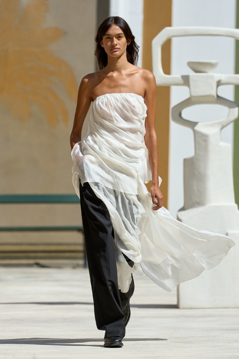 Показ The Garment Spring 2025 в Копенгагене, источник vogue.com 