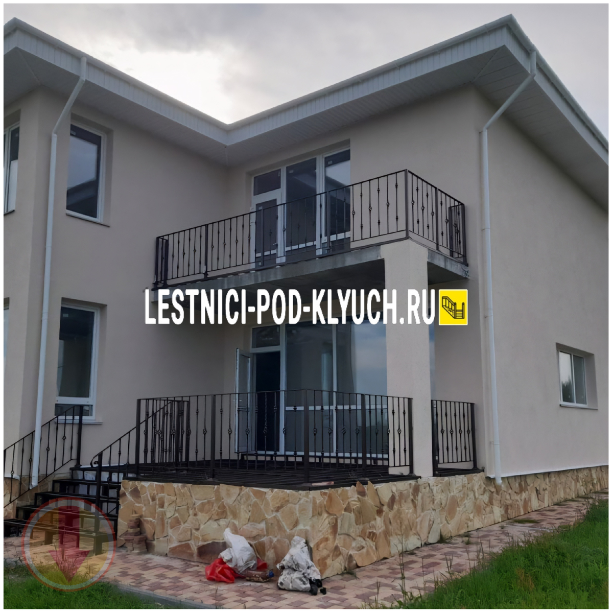 Принимаем звонки: пн-вс с 8:00 до 21:00  +7 (950) 617-54-00. Электронная почта: info@lestnici-pod-klyuch.ru 