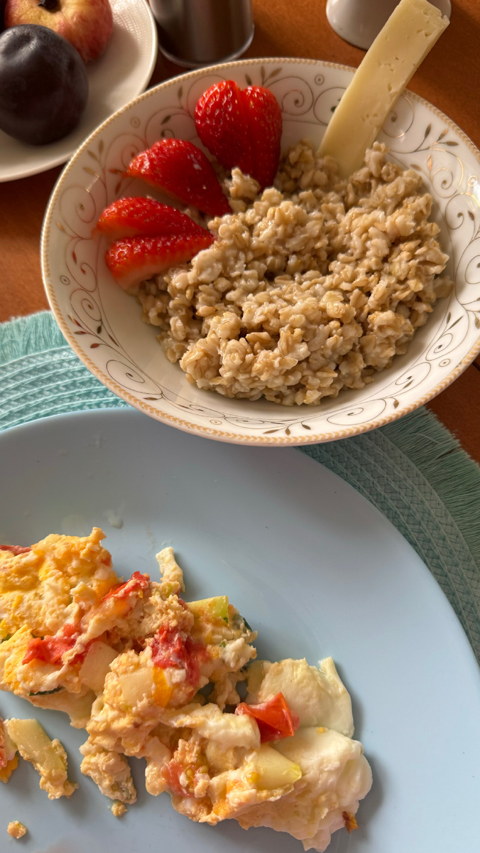 Завтрак яйца и каша