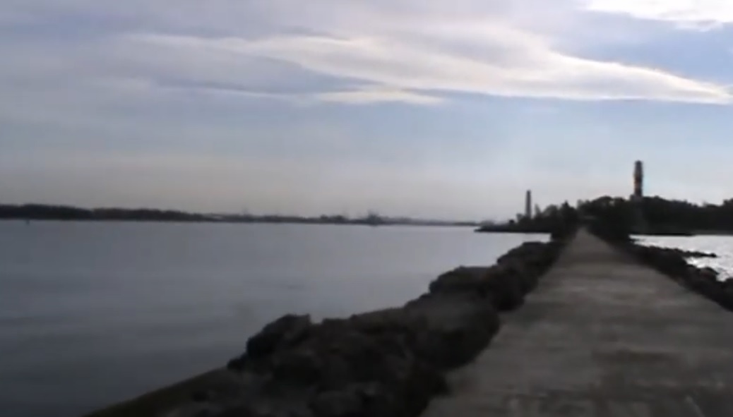 Вид на противоположный берег реки. Остров Мангальсала, где в советские времена работал один из мощнейших рыболовецких колхозов СССР "9 Майс". Личное фото.