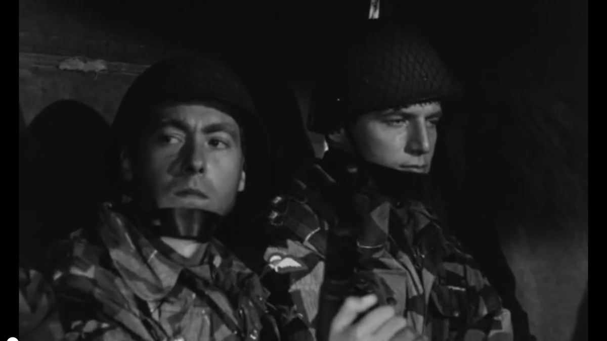 Диверсанты-"брандербуржцы" в английской форме. Кадр из фильма