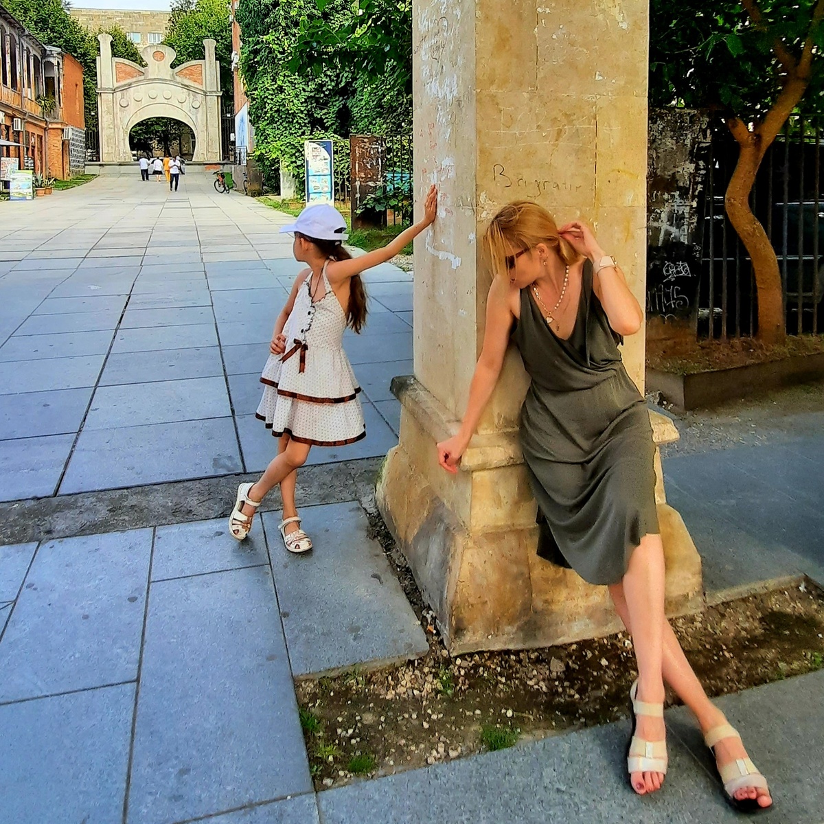 Площадь Монплезир (громкое название)