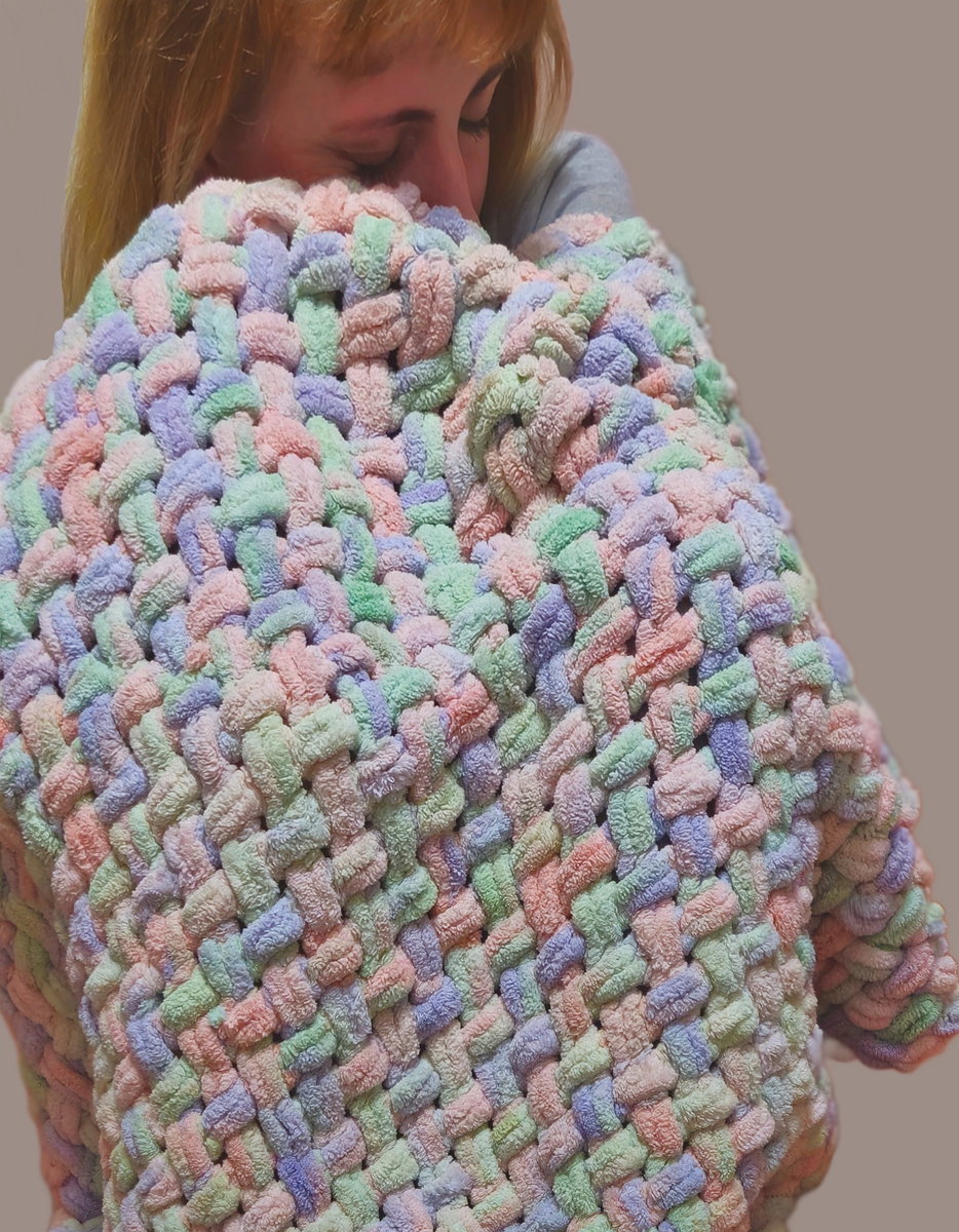 Плюшевый плед, который согревает меня холодными вечерами