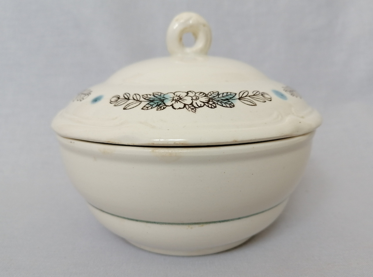 Личное фото автора. Масленка или сахарница. ЗиК.