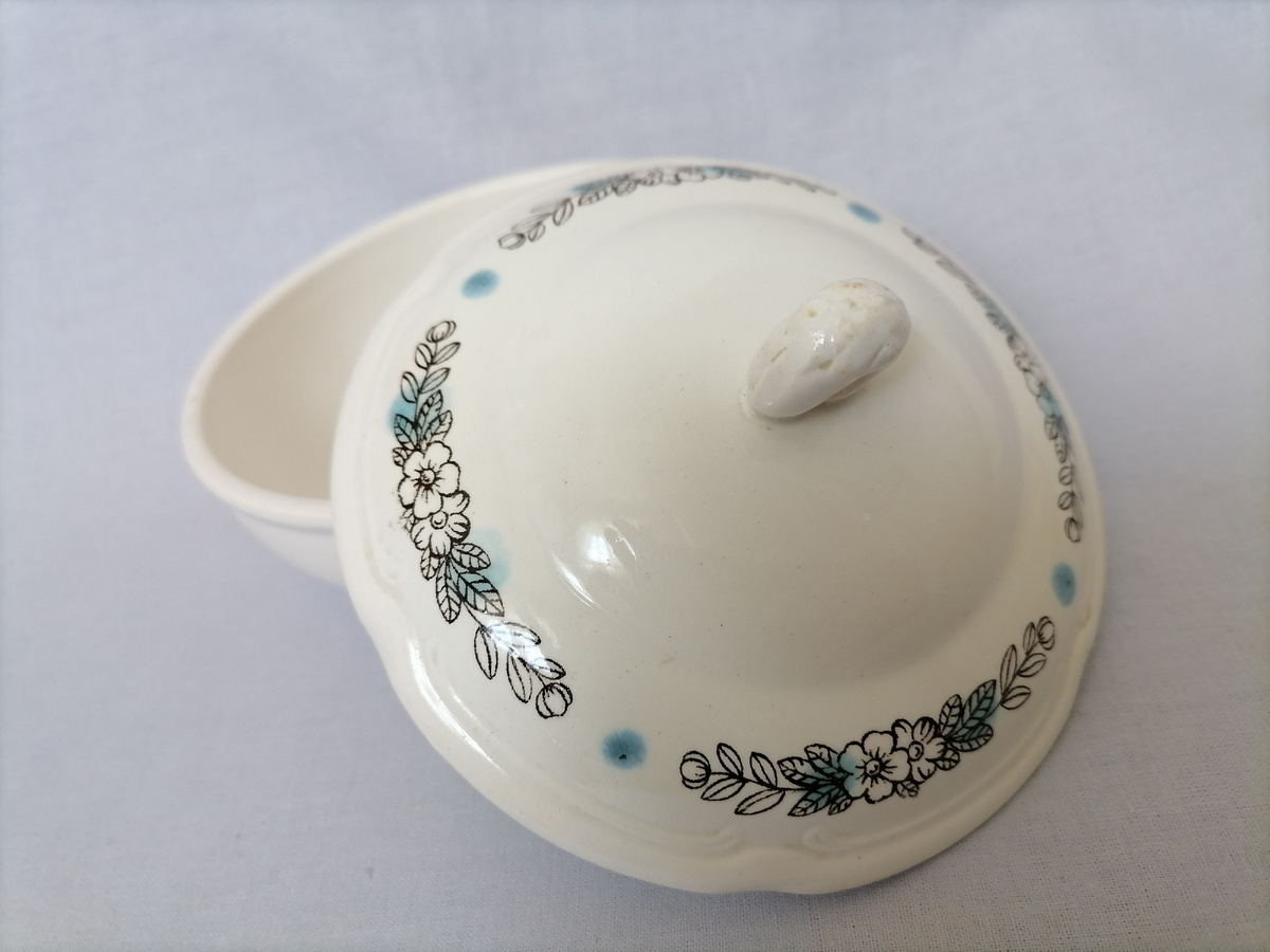 Личное фото автора. Масленка или сахарница. ЗиК.