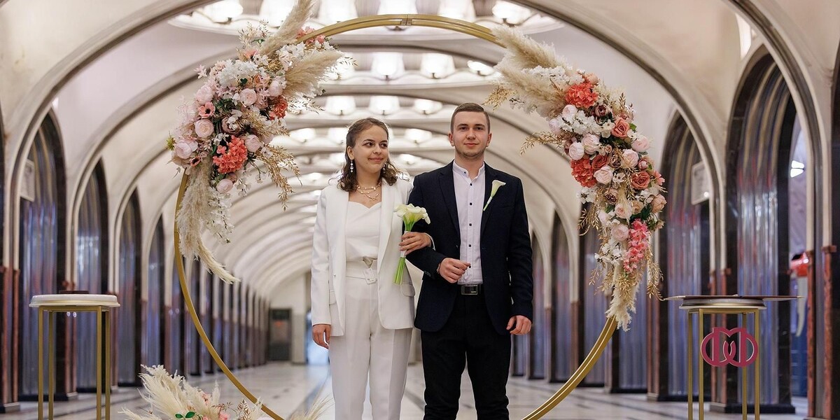 📷 1.1: Свадьба на станции "Маяковская" | О. Сосницкий. mos.ru