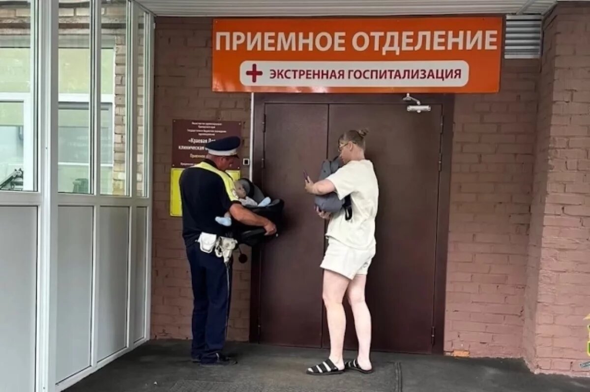    Сотрудники ГАИ Приморья помогли доставить в больницу больного малыша