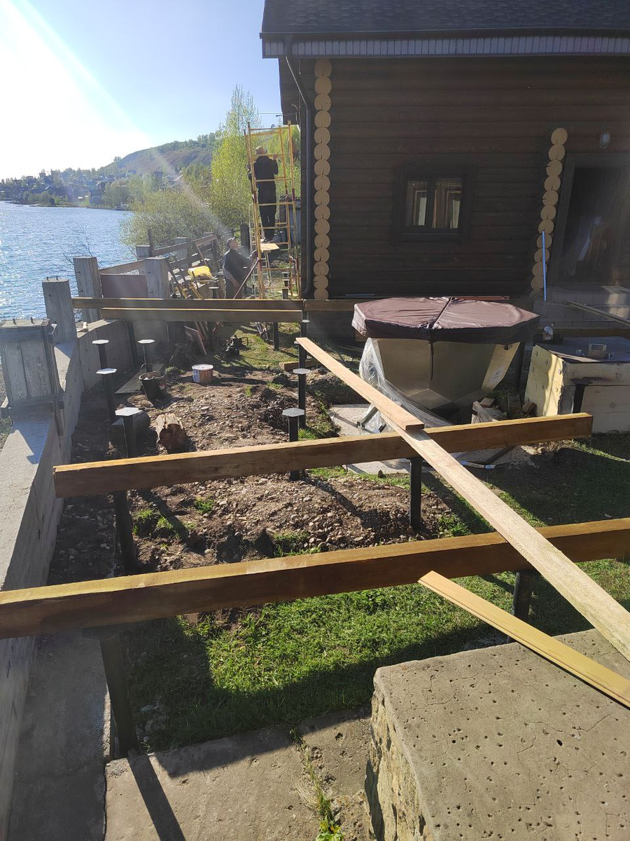 Тут уже бане покрашена, отдельная тема, но лаги только первый ряд пирога брошен.