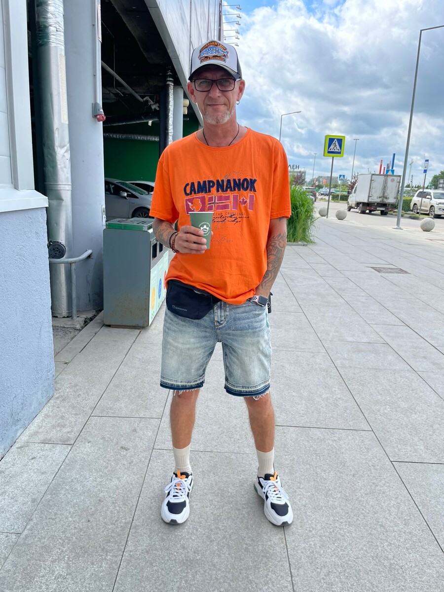 На фото сам доктор Белкин, после трудовой смены. Фото сделано для чулочно- насосной фабрики Бздец