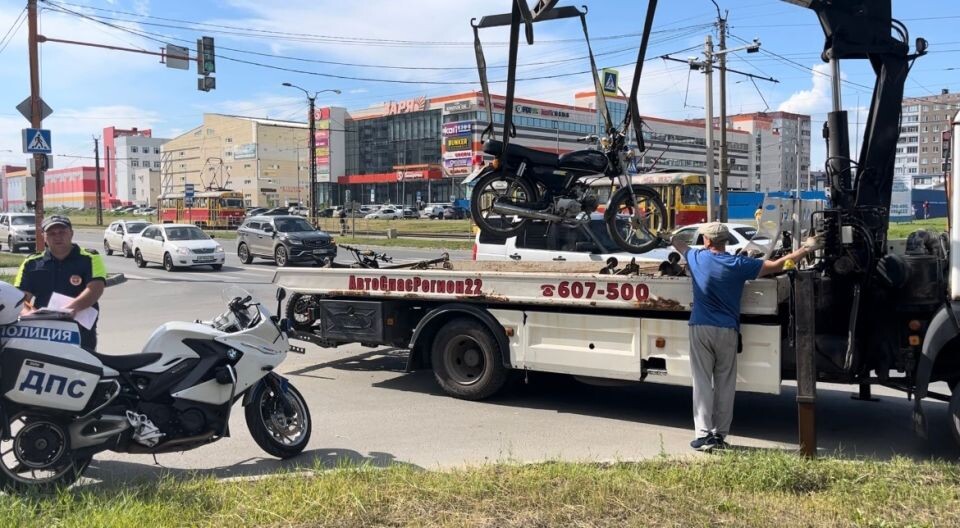    Госавтоинспекция за работой. Источник: Госавтоинспекция города Барнаула