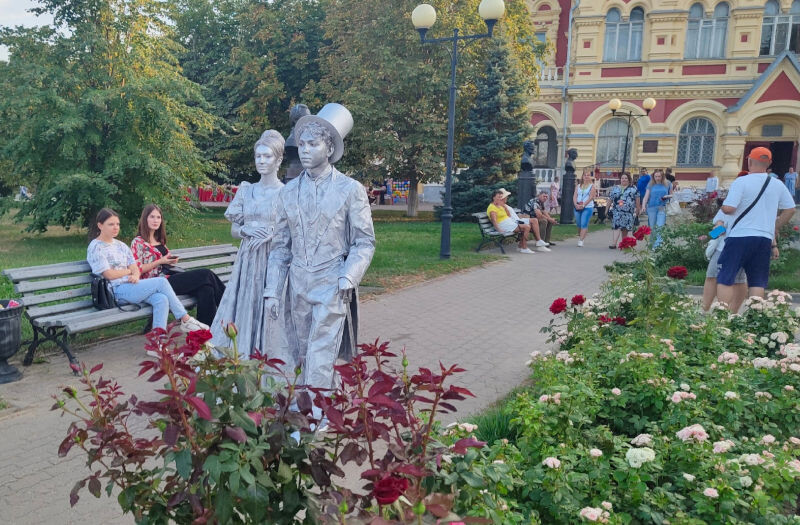    И ожили скульптуры (фото: Камышинский драматически театр)