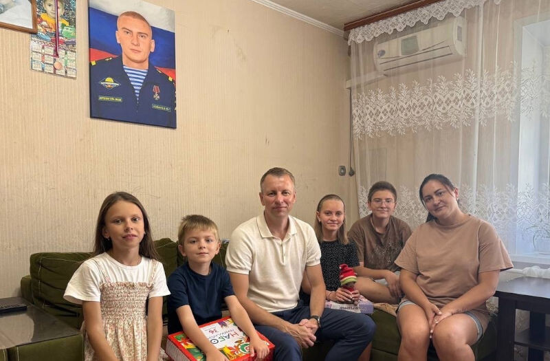    В гостях в семье Ковалевых (фото: страница Алексея Волоцкова в сети Вконтакте)