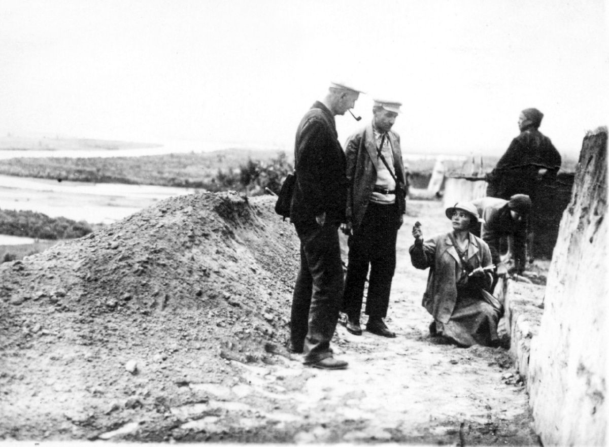 Сергей Сергеев на раскопках в Стростках. 1936 год