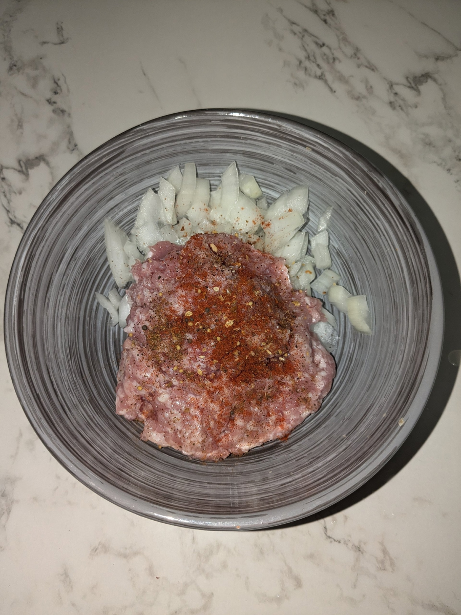 Если не любите лук, можете положить меньше или нарезать помельче.