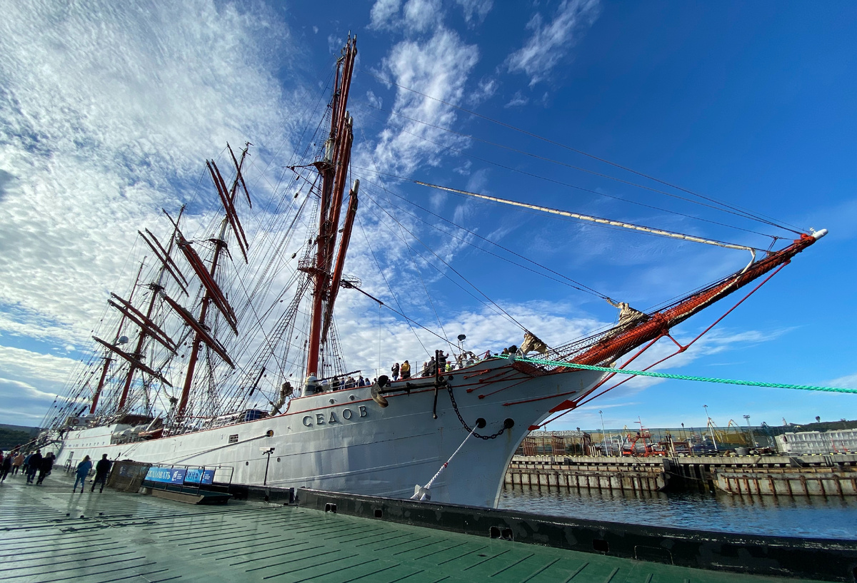 Самое крупное в мире учебное парусное судно - четырёхмачтовый барк "Седов". © 2024 год Фото из личного архива автора.