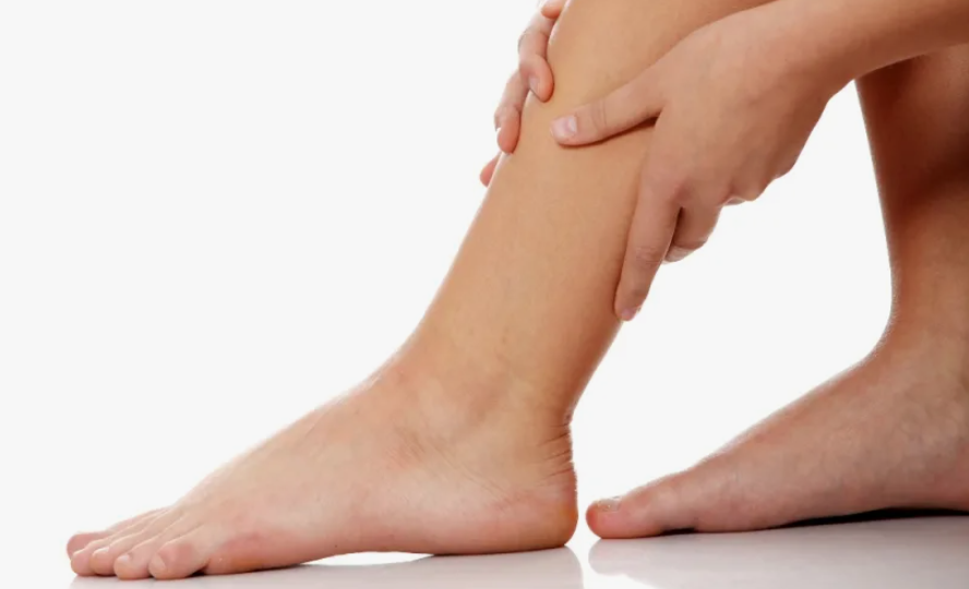 Убираем отеки, расслабляем ноги, омолаживаем лицо: пара несложных упражнений