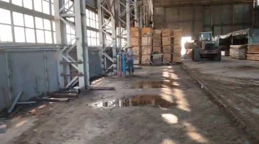 Бывший цех сварки трубопроводов. Никаких следов мостового крана нет (фото: Роман Малясов)