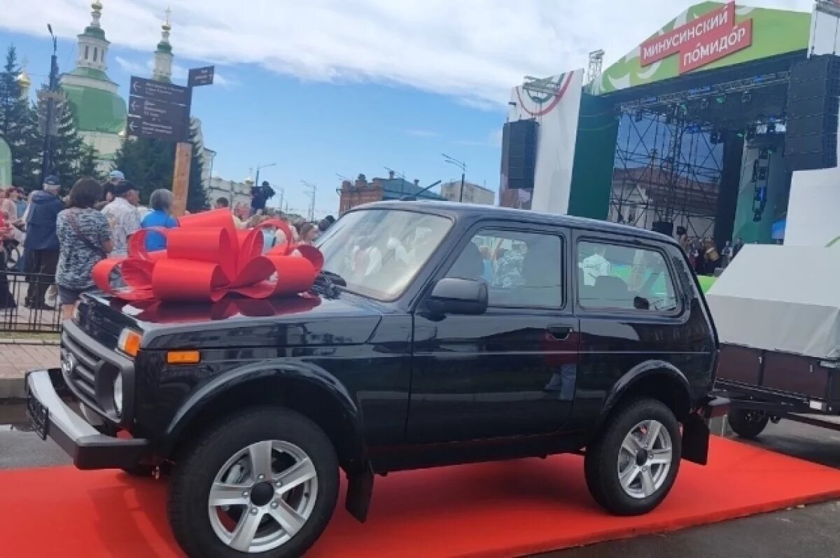    Новенькую «Ниву» Александр Терехов собирается продать, чтобы расширить свой дом.