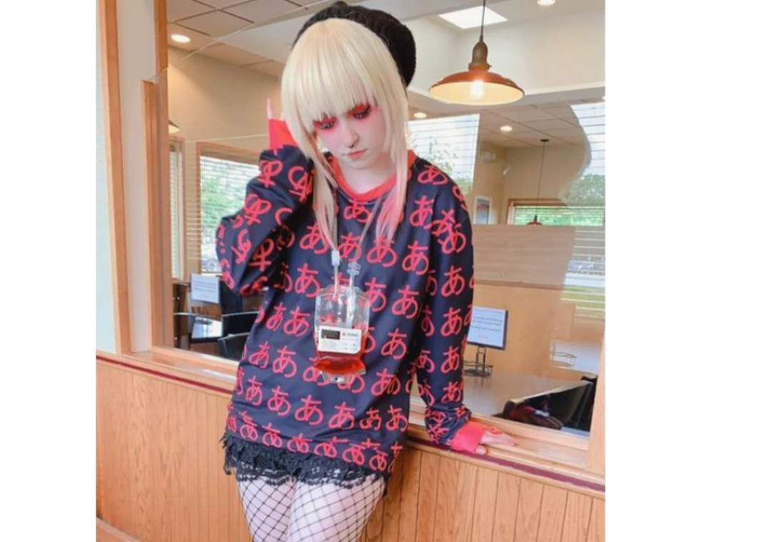 Кулон в виде пакета для переливания крови