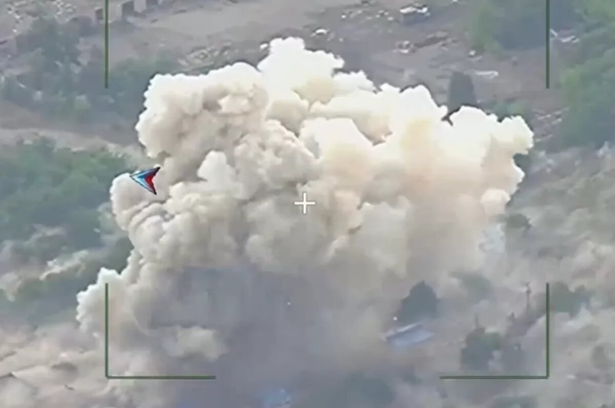    Агент 007 стал грузом 200.