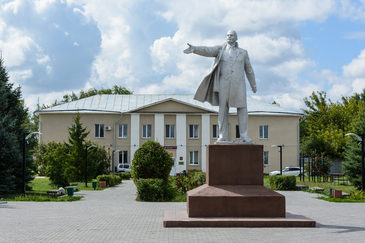 Памятник Ленину в Хворостянке