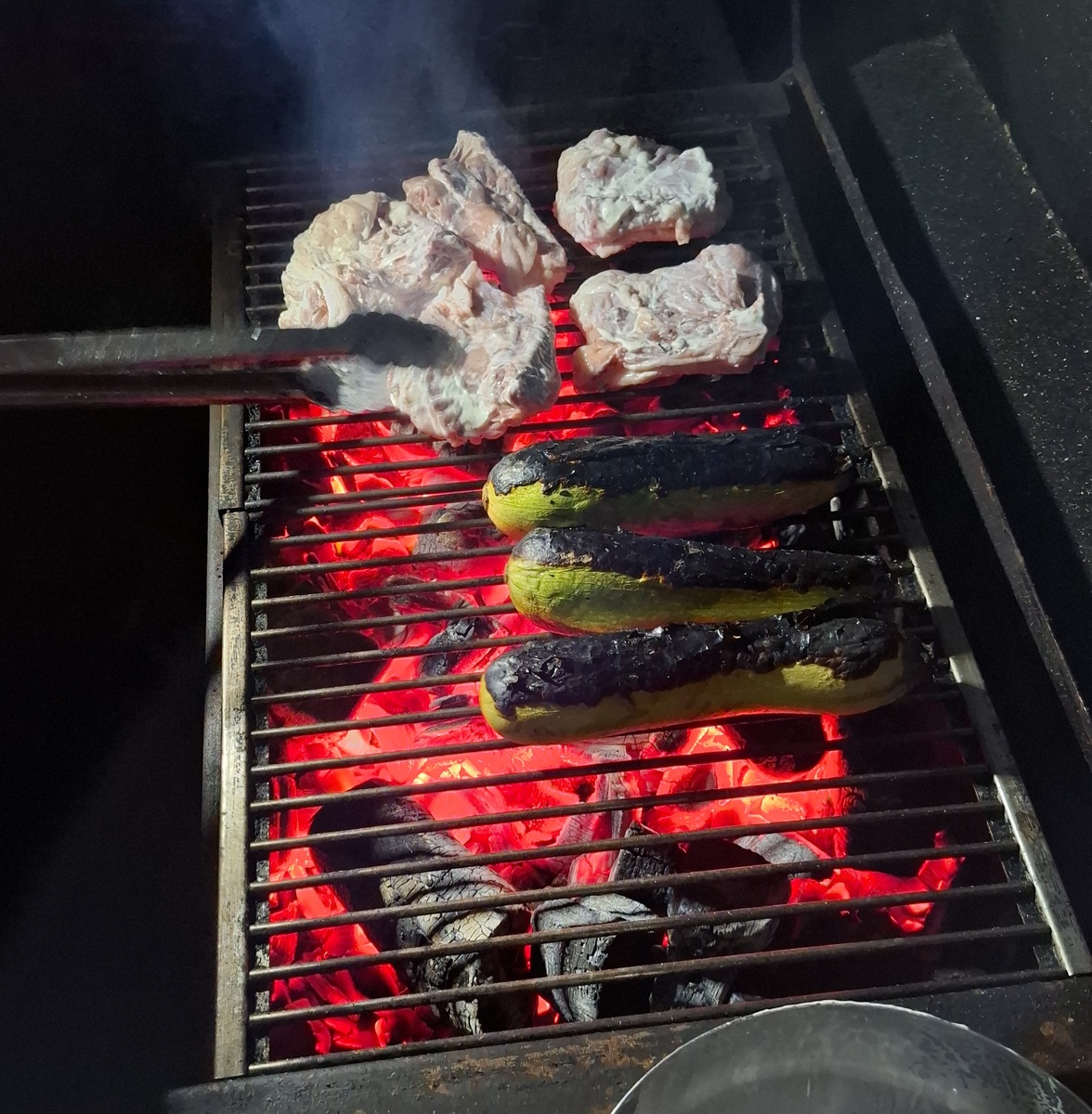 У кого-то не получилось позавчера поужинать в красивом месте в прекрасной компании,