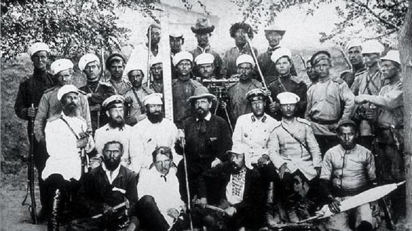 Экспедиция отца Дмитрия Мушкетова - Ивана Васильевича (в центре), 1880 год