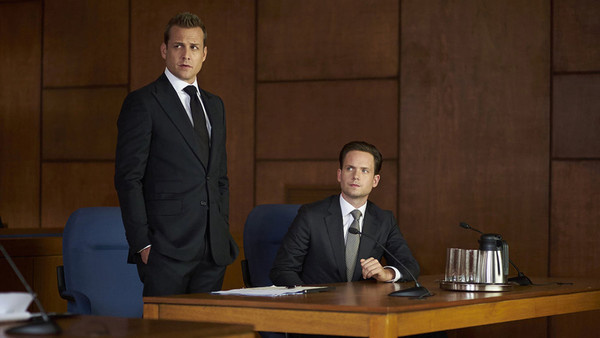 suits (форс-мажоры), рекомендую озвучку newstudio, хотя многим больше нравится от Первого Канала