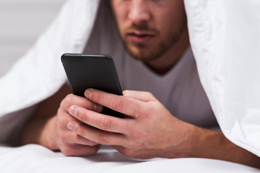     Как разнообразить интимную переписку: 5 простых правил от секс-коуча