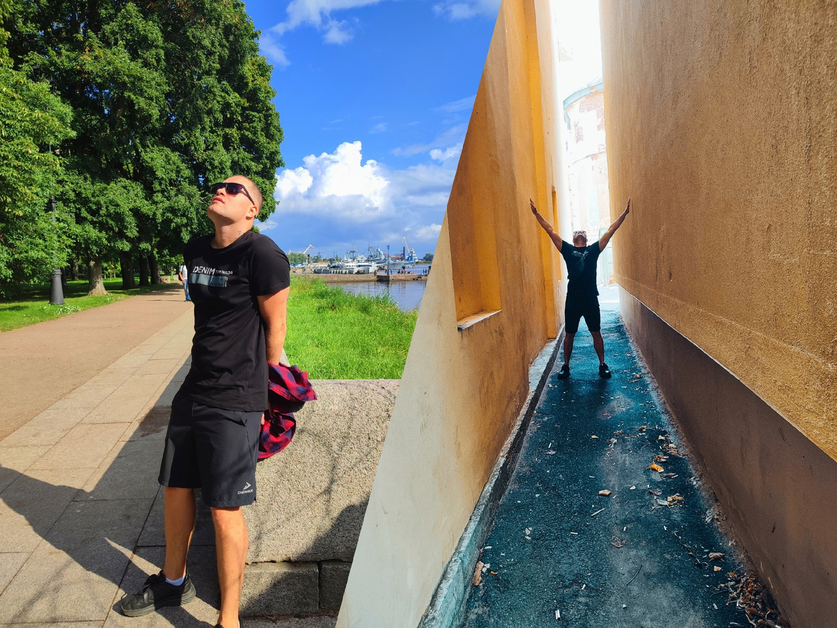 Что-то подходящие. Одежда в серых тонах. Что он подойдет не только. Что он подойдет не только. Сочетание цветов в одежде зеленый.