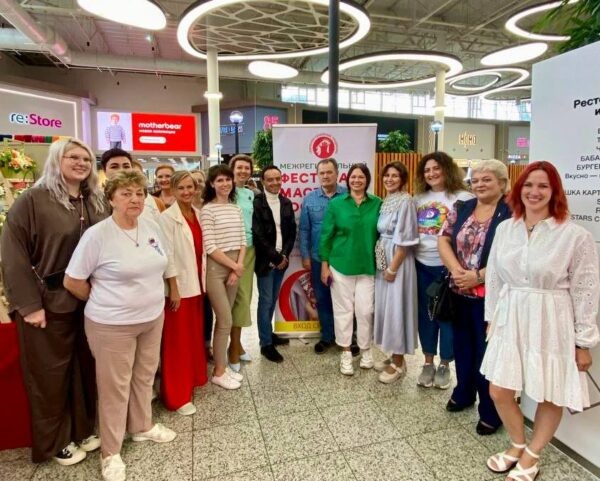 Мастера Ленинградской области и Петербурга на своей выставке-продаже в Меге Дыбенко