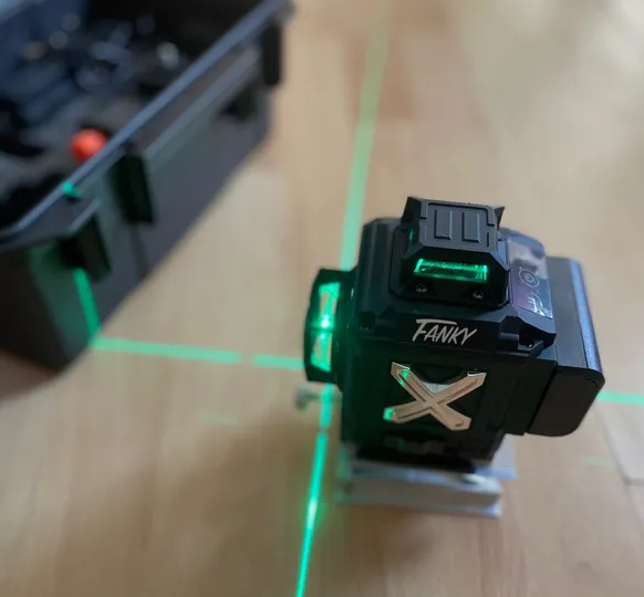 "Можно использовать для домашних переделок, которые по силам любому мужчине" – мастер рассказал о нюансах работы с лазерным уровнем