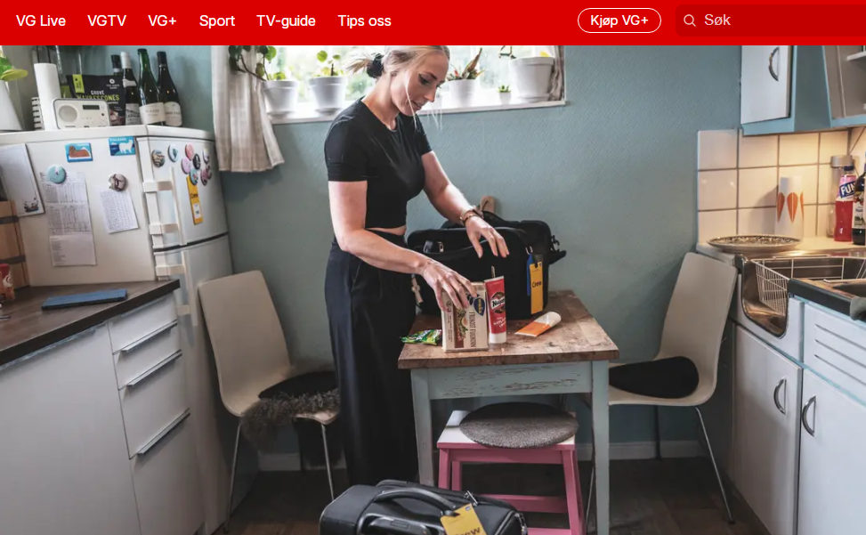  Godteri og knekkebrød fyller bagen til flyvertinne Henriette Simone Arheim i SAS. Foto: Espen Rasmussen / VG. 