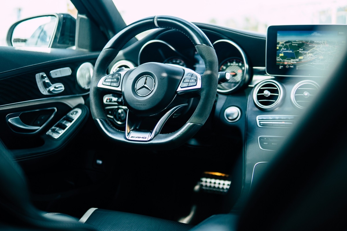     В автомобилях Mercedes появятся онлайн-игры: но есть нюанс