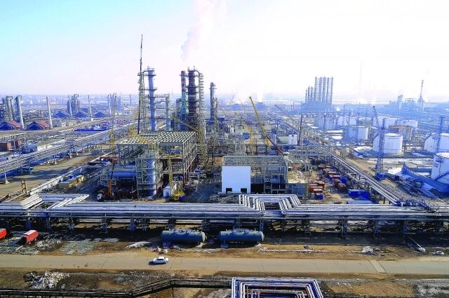    Что горит на Омском нефтеперерабатывающем заводе?